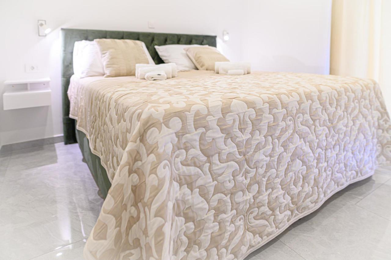 Luxury Rooms Green And Gold سبليت المظهر الخارجي الصورة