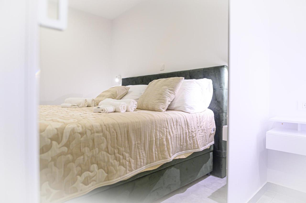 Luxury Rooms Green And Gold سبليت المظهر الخارجي الصورة